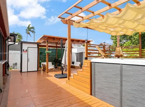 550 NW 58th Avenue Miami FL 33126