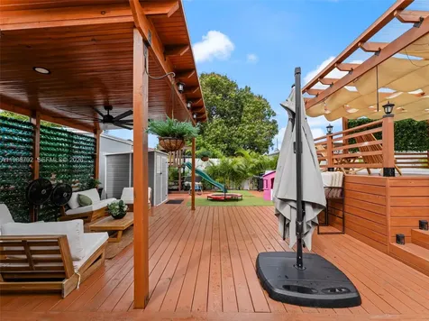 550 NW 58th Avenue Miami FL 33126