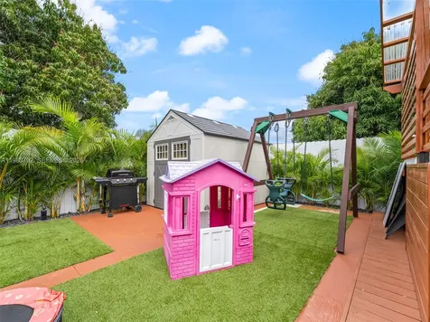 550 NW 58th Avenue Miami FL 33126