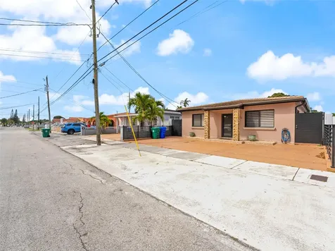 550 NW 58th Avenue Miami FL 33126