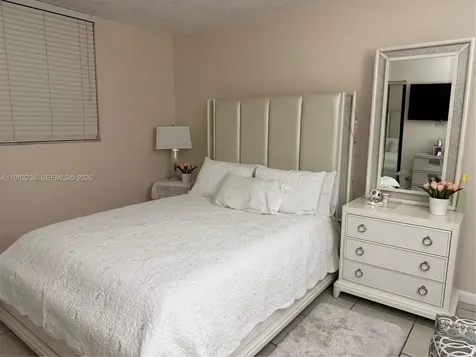5033 NW 7th Street Miami FL 33126