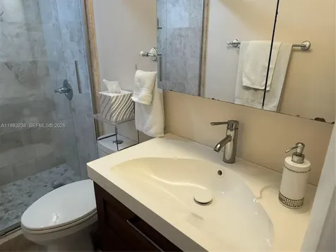 5033 NW 7th Street Miami FL 33126