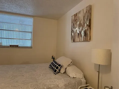 5033 NW 7th Street Miami FL 33126
