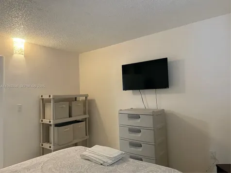 5033 NW 7th Street Miami FL 33126