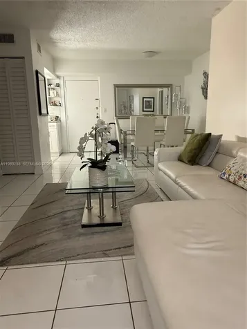 5033 NW 7th Street Miami FL 33126