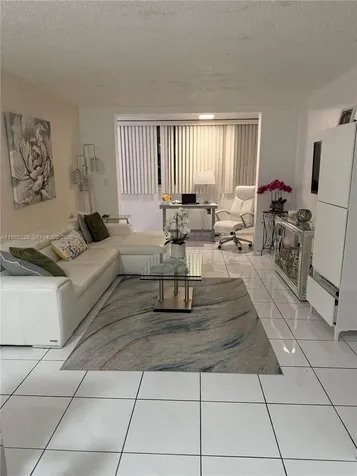 5033 NW 7th Street Miami FL 33126