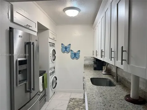 5033 NW 7th Street Miami FL 33126