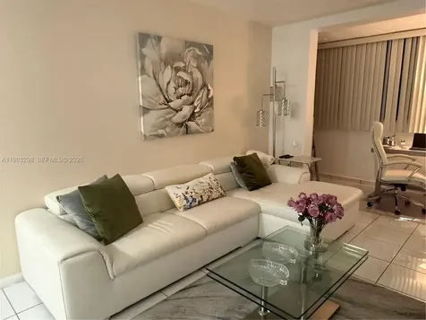 5033 NW 7th Street Miami FL 33126