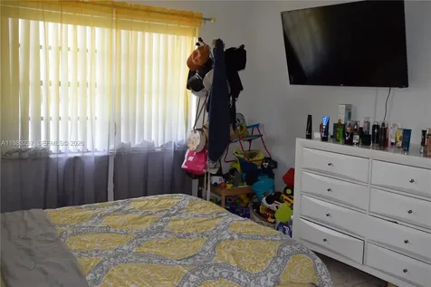 1335 W 68th Street Hialeah FL 33014