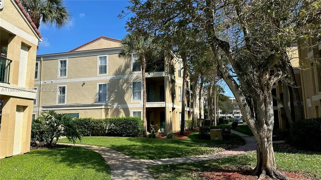 977 Riverside Drive Coral Springs FL 33071