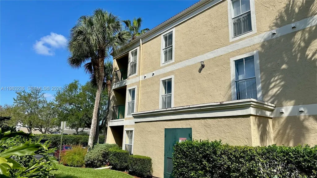 977 Riverside Drive Coral Springs FL 33071