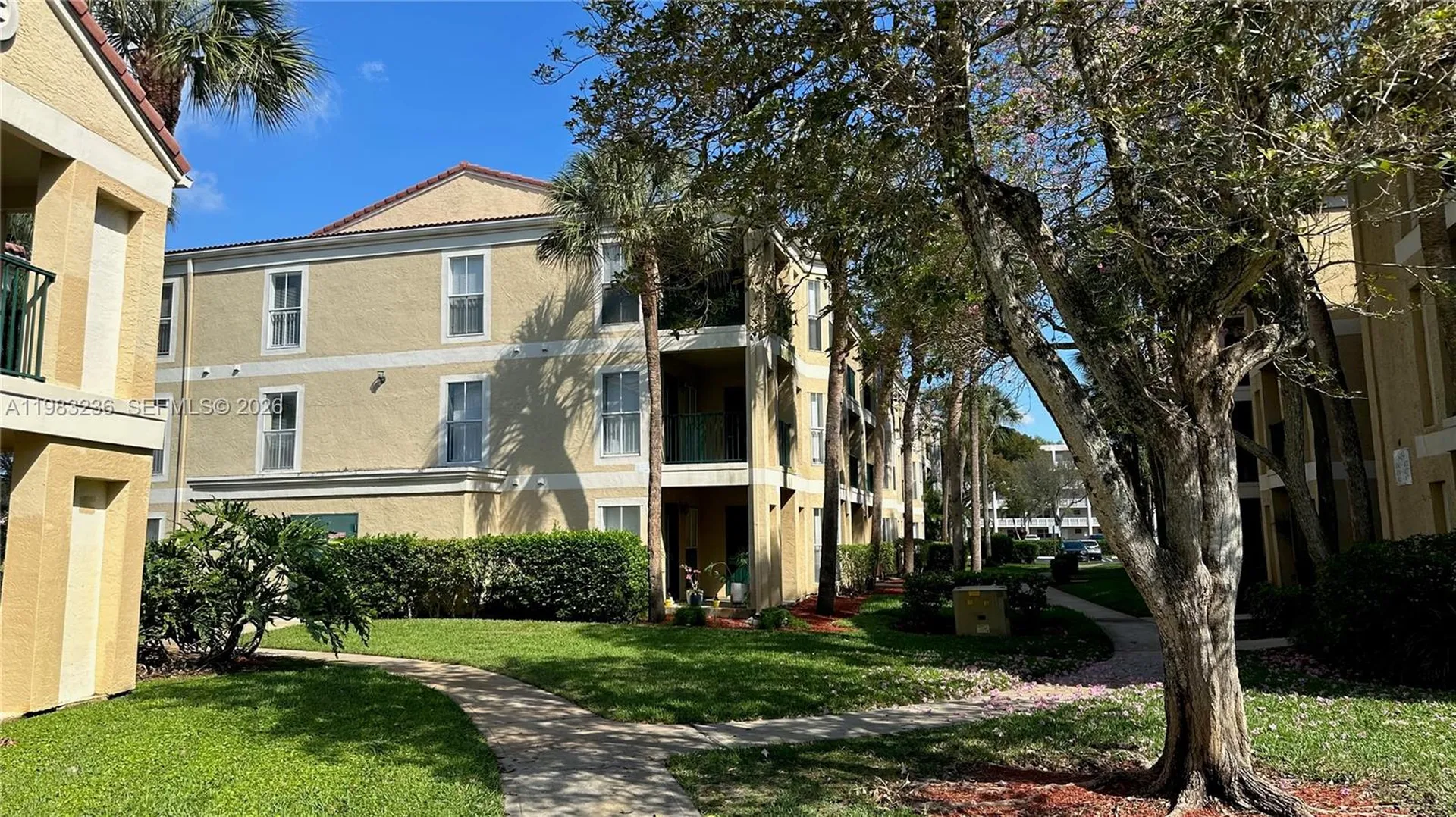 977 Riverside Drive Coral Springs FL 33071