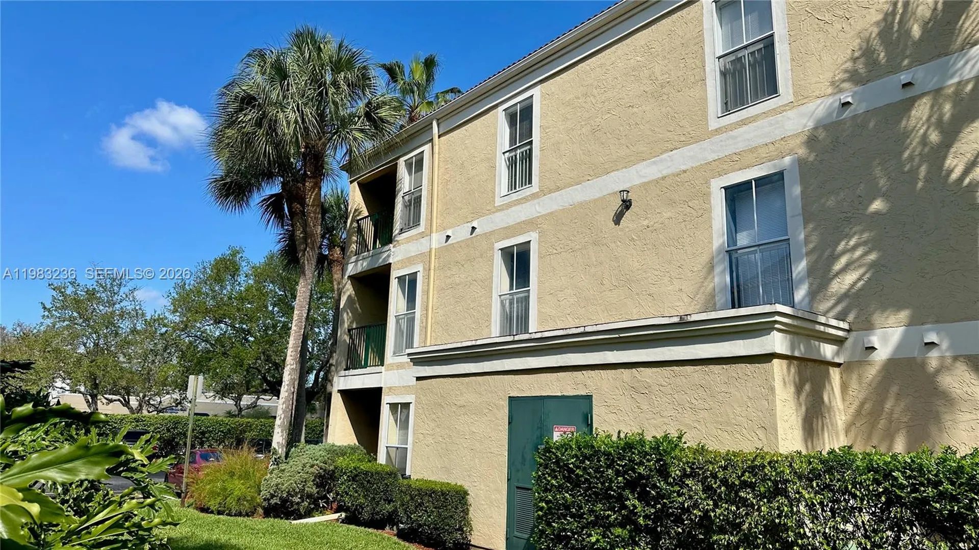 977 Riverside Drive Coral Springs FL 33071