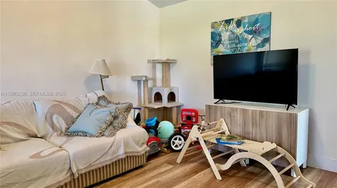 977 Riverside Drive Coral Springs FL 33071