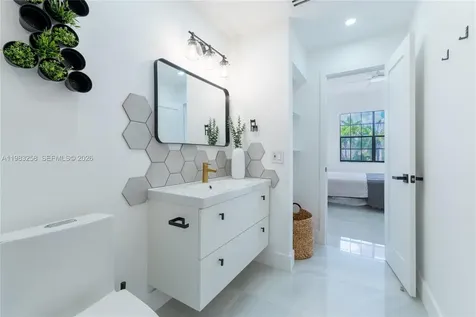 21204 Harbor Way Aventura FL 33180