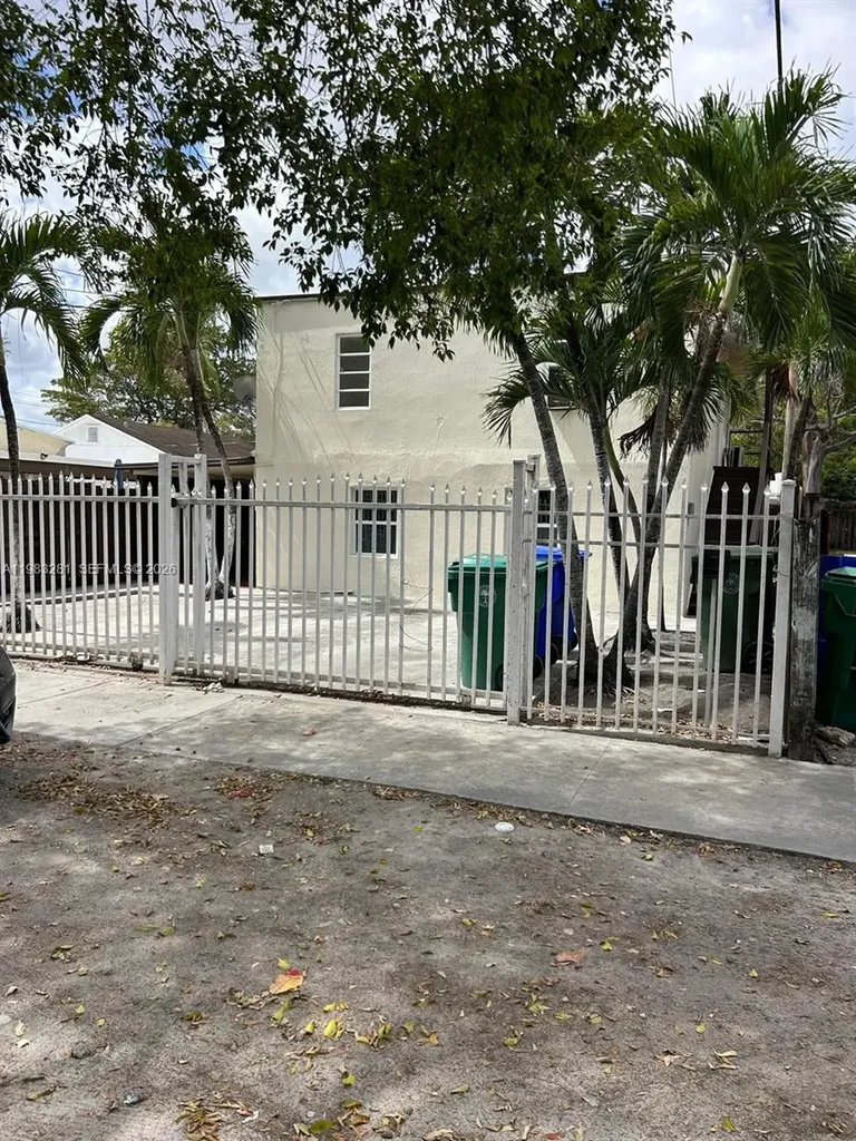 2908 NW 14 Court Miami FL 33142
