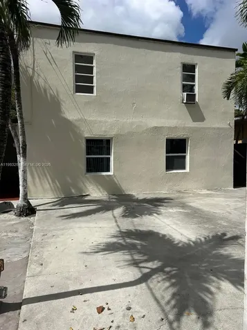 2908 NW 14 Court Miami FL 33142