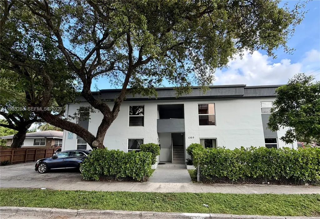 1305 NW 4th Street Miami FL 33125