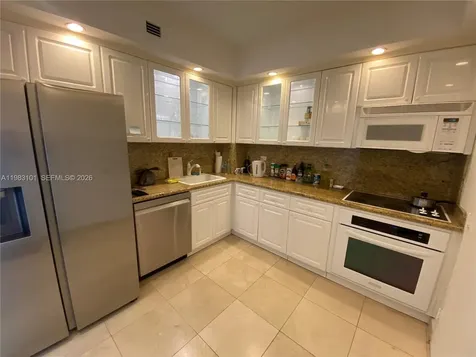 5555 Collins Avenue Miami Beach FL 33140