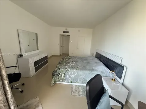 5555 Collins Avenue Miami Beach FL 33140