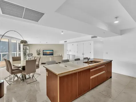 17201 Collins Avenue Sunny Isles Beach FL 33160