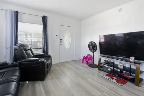 2142 NW 33rd Street Miami FL 33142