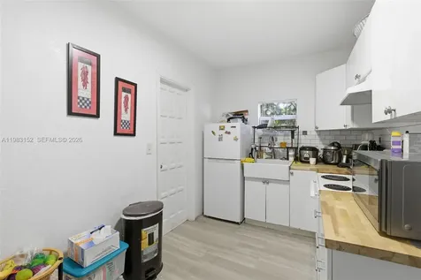 2142 NW 33rd Street Miami FL 33142