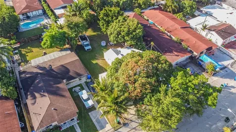 2142 NW 33rd Street Miami FL 33142