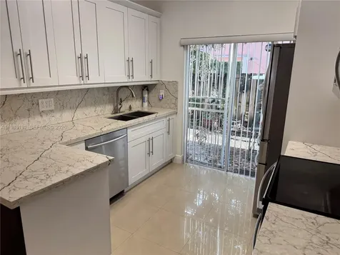 8025 Lake Drive Doral FL 33166