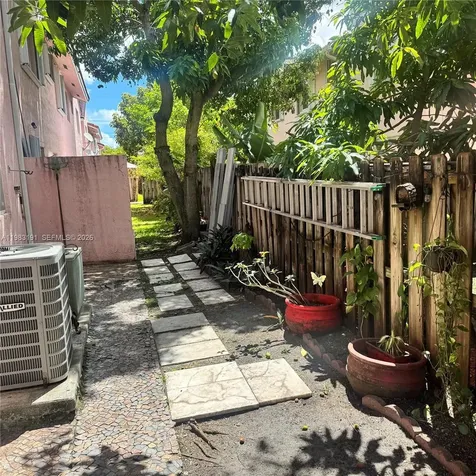 8025 Lake Drive Doral FL 33166