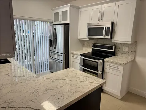 8025 Lake Drive Doral FL 33166