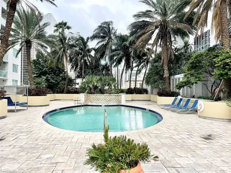 253 NE 2nd Street Miami FL 33132
