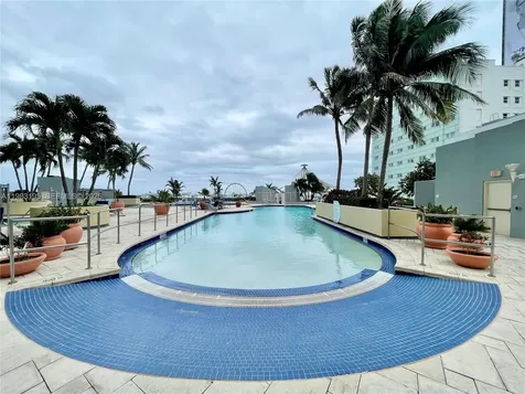 253 NE 2nd Street Miami FL 33132
