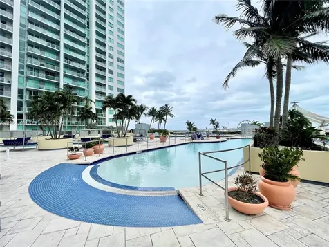 253 NE 2nd Street Miami FL 33132