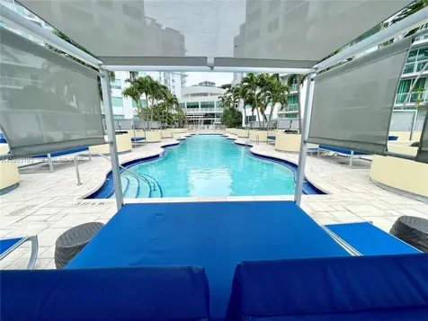 253 NE 2nd Street Miami FL 33132