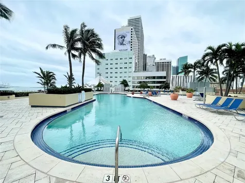 253 NE 2nd Street Miami FL 33132