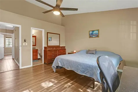 2881 S Cambridge Lane Cooper City FL 33026