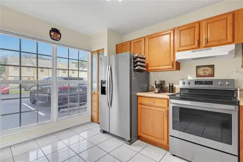 2881 S Cambridge Lane Cooper City FL 33026