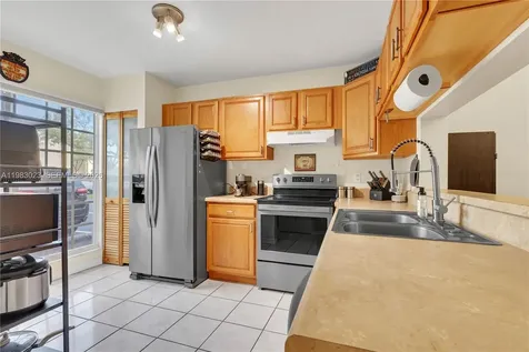 2881 S Cambridge Lane Cooper City FL 33026