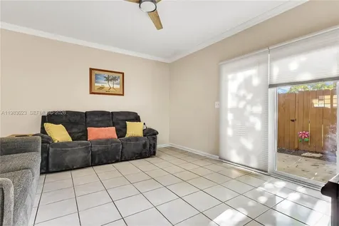 2881 S Cambridge Lane Cooper City FL 33026
