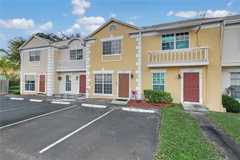 2881 S Cambridge Lane Cooper City FL 33026