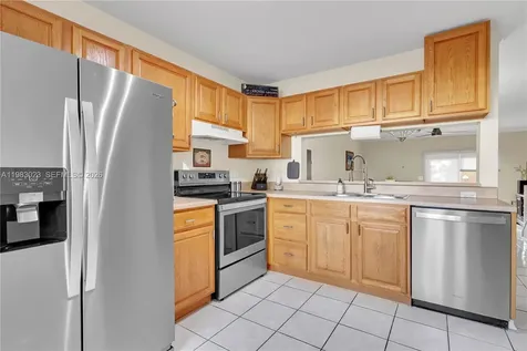 2881 S Cambridge Lane Cooper City FL 33026