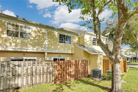 2881 S Cambridge Lane Cooper City FL 33026