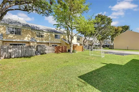 2881 S Cambridge Lane Cooper City FL 33026