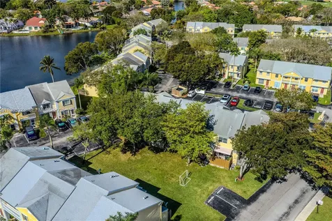 2881 S Cambridge Lane Cooper City FL 33026