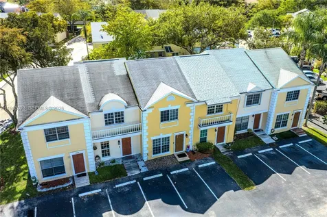 2881 S Cambridge Lane Cooper City FL 33026