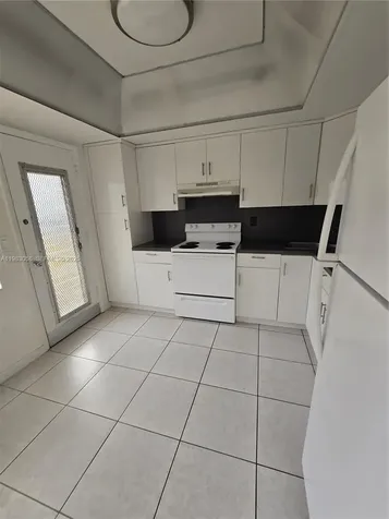 851 NE 14th Avenue Hallandale Beach FL 33009