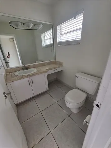 851 NE 14th Avenue Hallandale Beach FL 33009