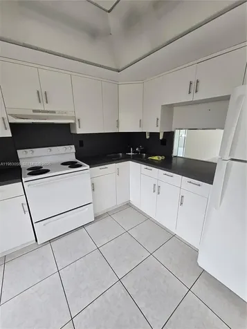 851 NE 14th Avenue Hallandale Beach FL 33009