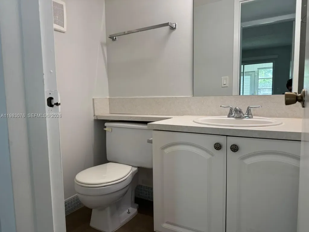 257 Fanshaw G Boca Raton FL 33434